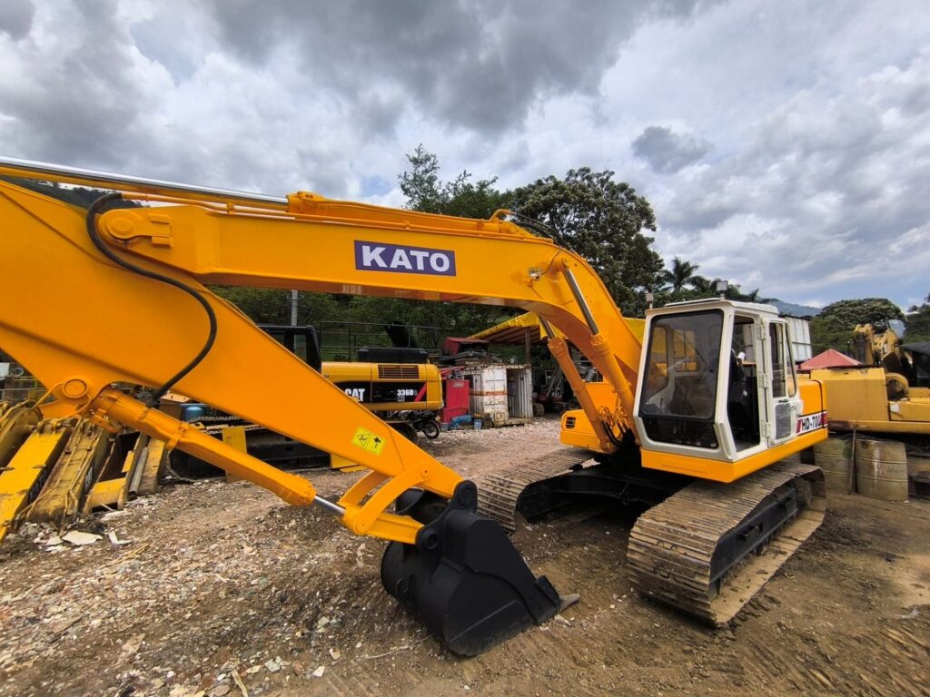 Kato HD700-5 Excavator